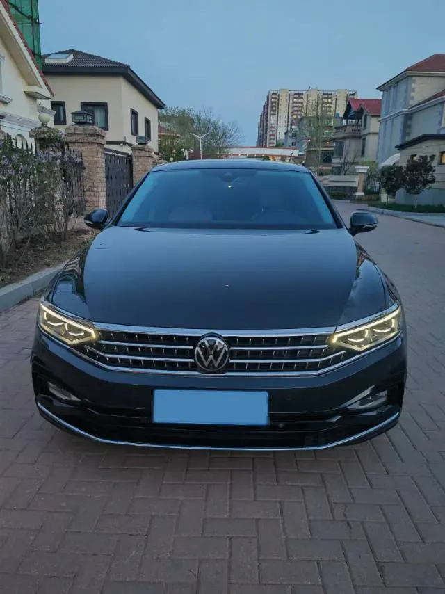 2023 Volkswagen Magotan 2.0T 220HP L4 7DCT,autocango,china used car exporter,china ev exporter,chinese used car exporter,chinese used ev exporter