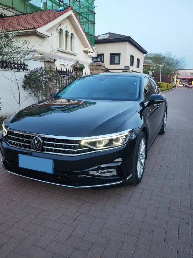 2023 Volkswagen Magotan 2.0T 220HP L4 7DCT,autocango,china used car exporter,china ev exporter,chinese used car exporter,chinese used ev exporter