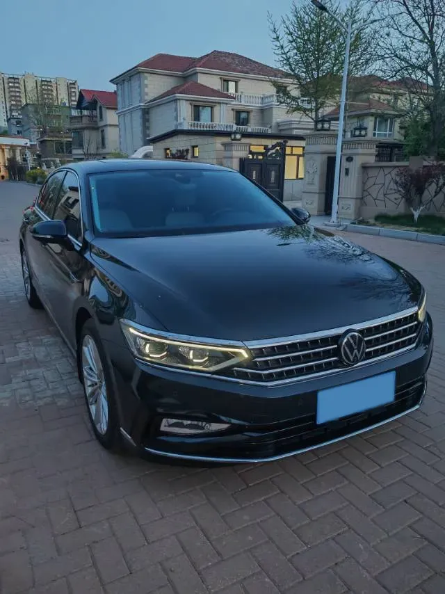 2023 Volkswagen Magotan 2.0T 220HP L4 7DCT,autocango,china used car exporter,china ev exporter,chinese used car exporter,chinese used ev exporter
