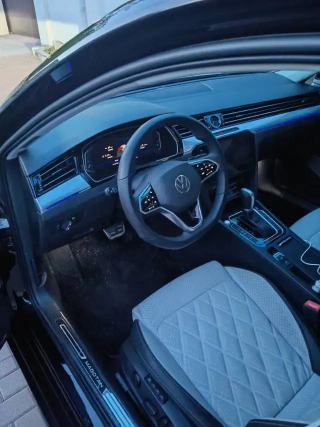 2023 Volkswagen Magotan 2.0T 220HP L4 7DCT,autocango,china used car exporter,china ev exporter,chinese used car exporter,chinese used ev exporter