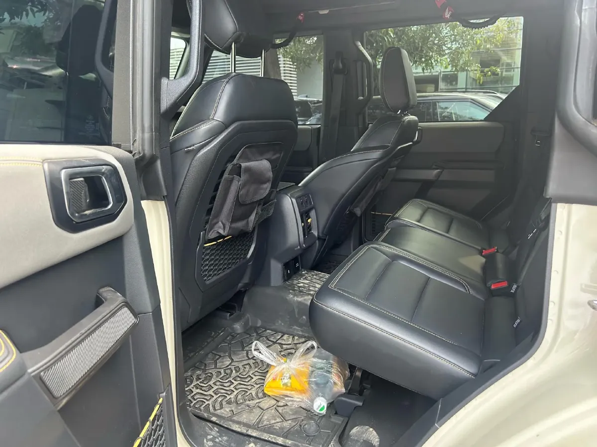 2024 Ford Bronco 2.3T 275HP L4 10AT,autocango,china used car exporter,china ev exporter,chinese used car exporter,chinese used ev exporter