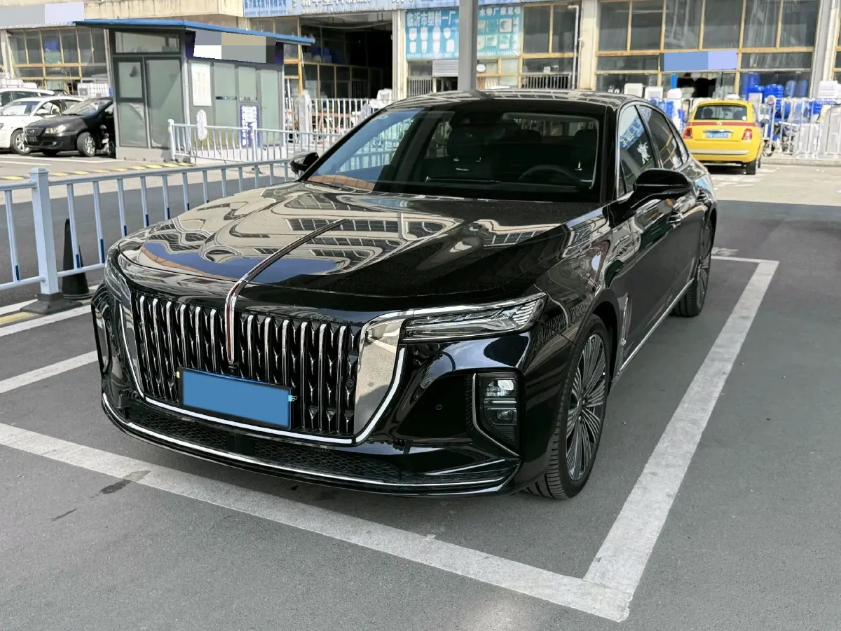 2025 HongQi H9 2.0T 252HP L4 8AT,autocango,china used car exporter,china ev exporter,chinese used car exporter,chinese used ev exporter