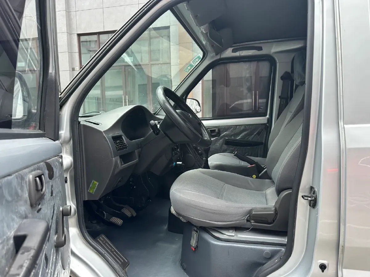 2019 WuLing RongGuang 1.5L 107HP L4 5MT,autocango,china used car exporter,china ev exporter,chinese used car exporter,chinese used ev exporter