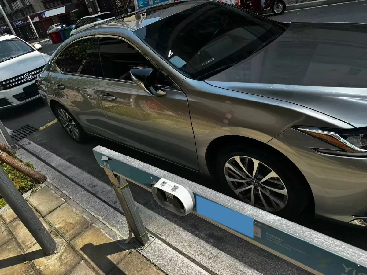 2022 Lexus ES 2.0L 173HP L4 CVT,autocango,china used car exporter,china ev exporter,chinese used car exporter,chinese used ev exporter