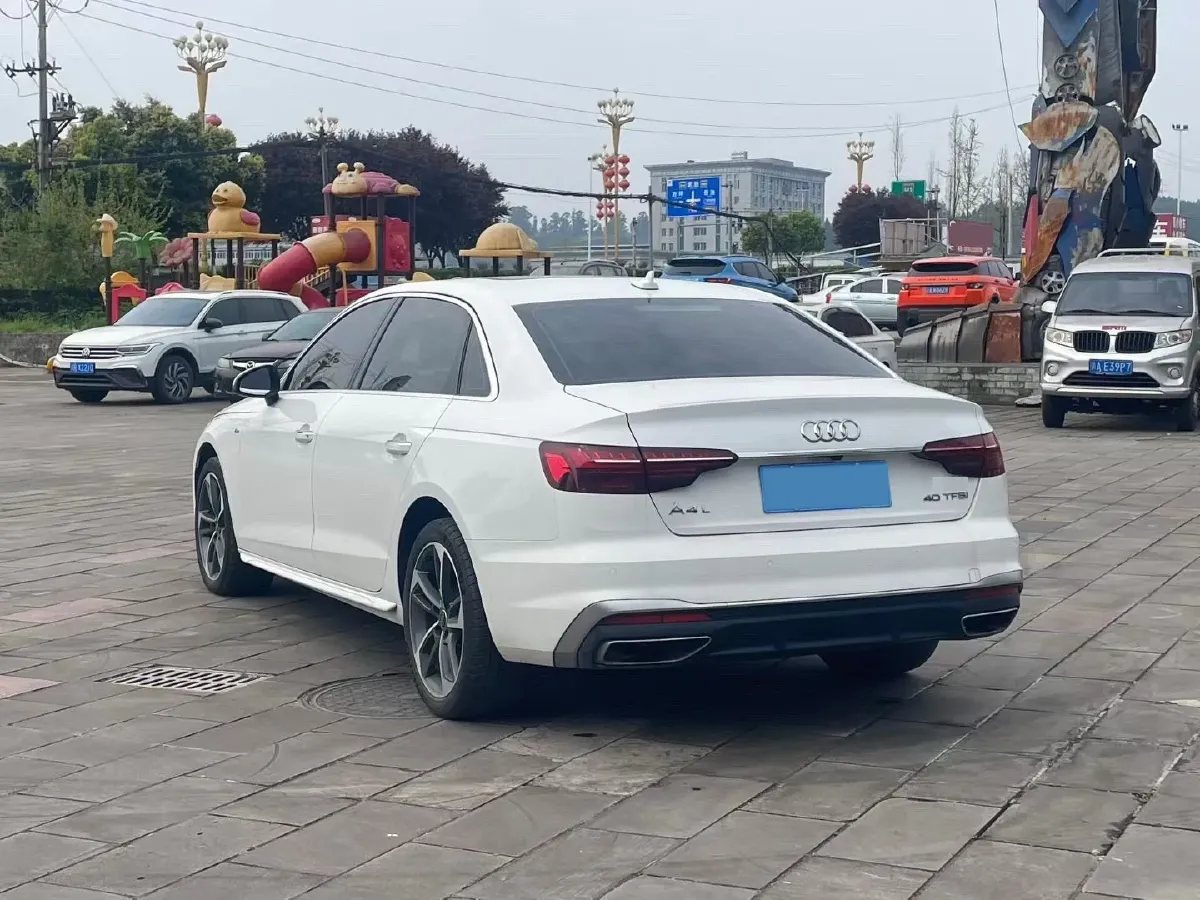 2022 Audi A4L 2.0T 190HP L4 7DCT,autocango,china used car exporter,china ev exporter,chinese used car exporter,chinese used ev exporter