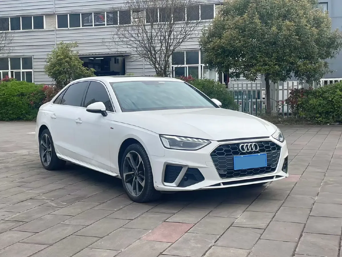 2022 Audi A4L 2.0T 190HP L4 7DCT,autocango,china used car exporter,china ev exporter,chinese used car exporter,chinese used ev exporter