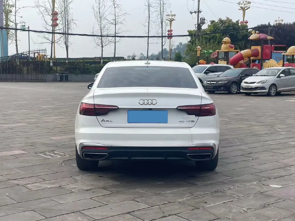 2022 Audi A4L 2.0T 190HP L4 7DCT,autocango,china used car exporter,china ev exporter,chinese used car exporter,chinese used ev exporter