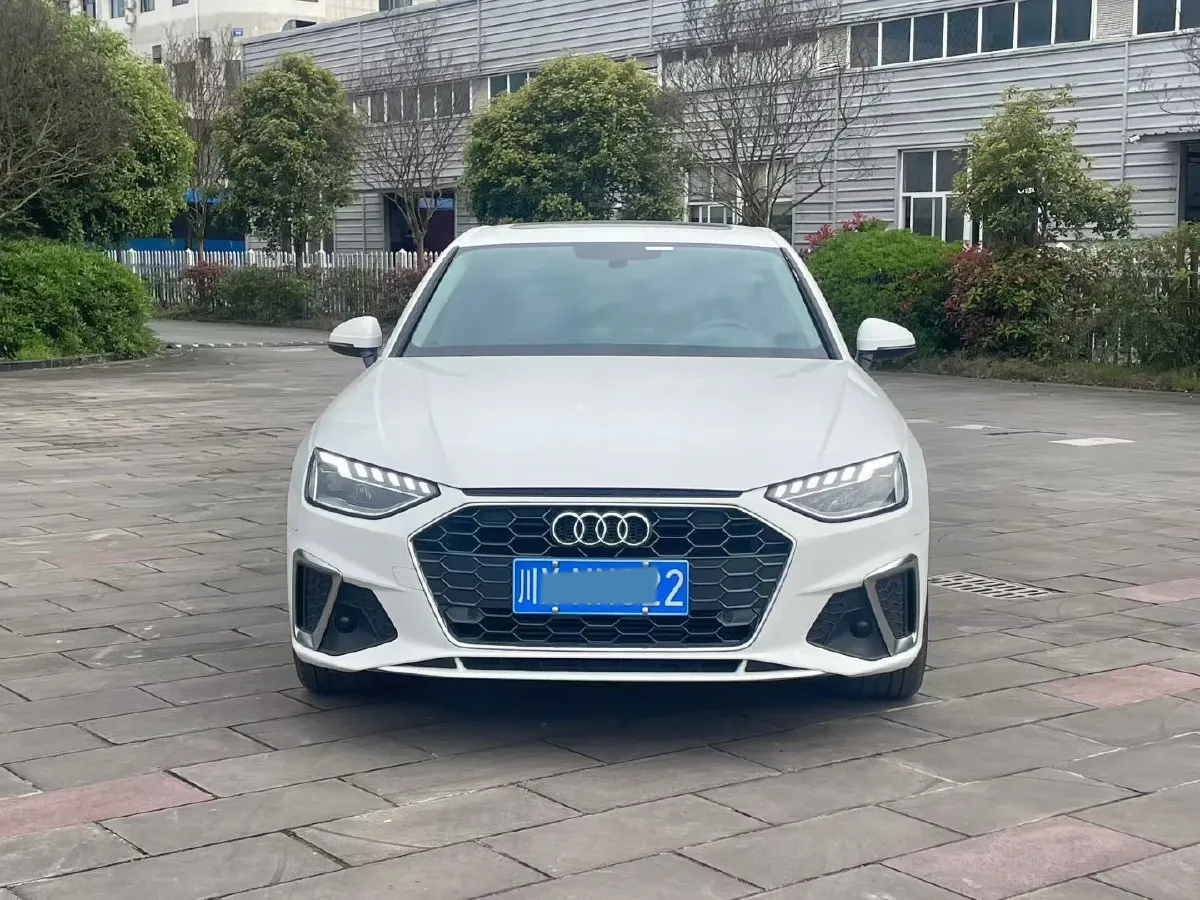 2022 Audi A4L 2.0T 190HP L4 7DCT,autocango,china used car exporter,china ev exporter,chinese used car exporter,chinese used ev exporter