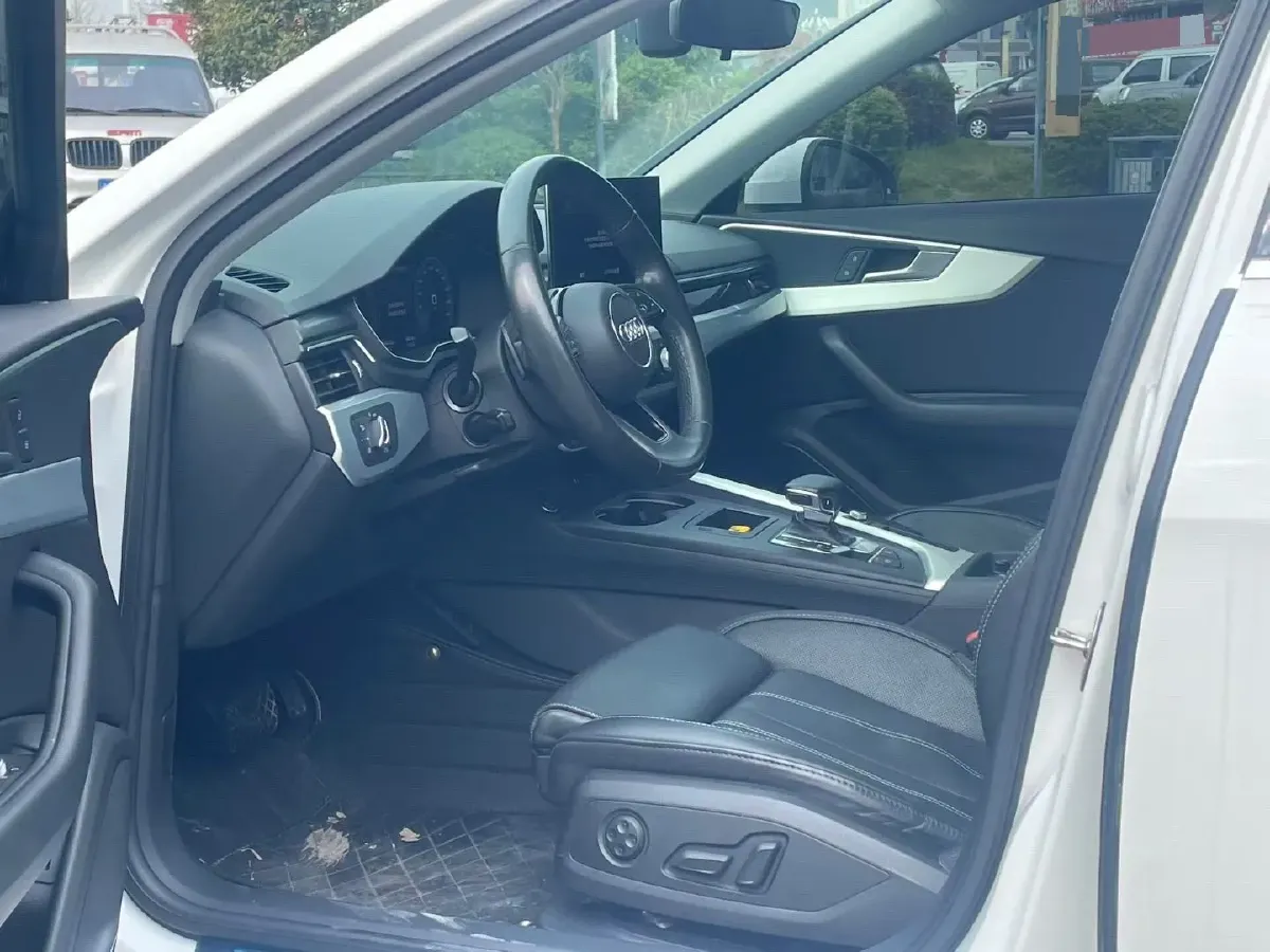 2022 Audi A4L 2.0T 190HP L4 7DCT,autocango,china used car exporter,china ev exporter,chinese used car exporter,chinese used ev exporter