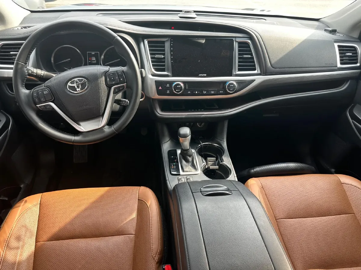 2021 Toyota Highlander 2.0T 220HP L4 6AT,autocango,china used car exporter,china ev exporter,chinese used car exporter,chinese used ev exporter