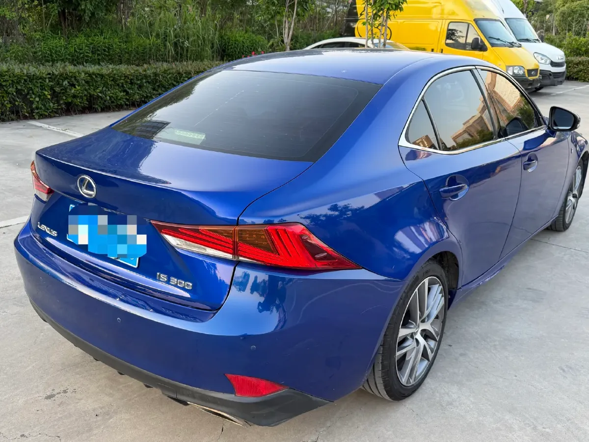2017 Lexus IS 2.0T 245HP L4 8AT,autocango,china used car exporter,china ev exporter,chinese used car exporter,chinese used ev exporter