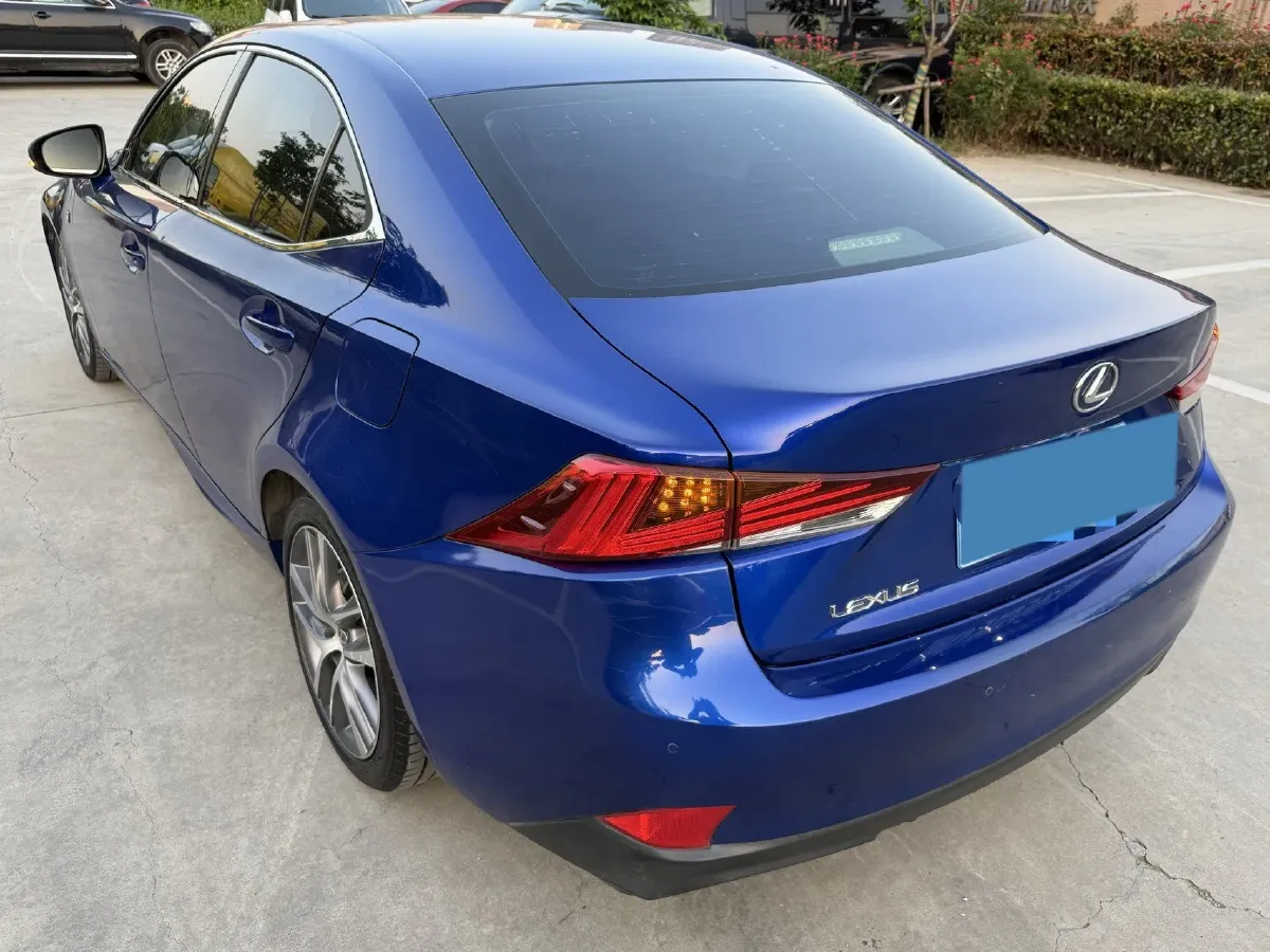 2017 Lexus IS 2.0T 245HP L4 8AT,autocango,china used car exporter,china ev exporter,chinese used car exporter,chinese used ev exporter
