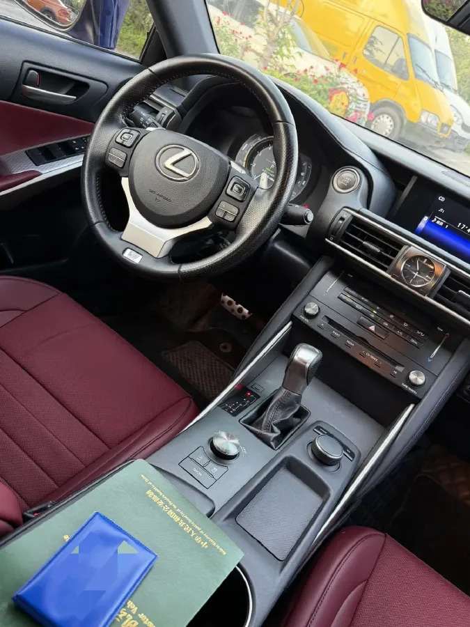 2017 Lexus IS 2.0T 245HP L4 8AT,autocango,china used car exporter,china ev exporter,chinese used car exporter,chinese used ev exporter