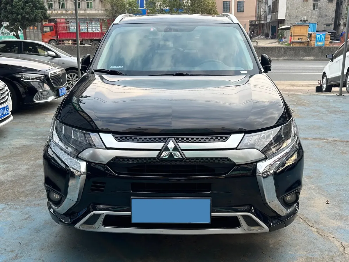 2021 Mitsubishi Outlander 2.4L 192HP L4 CVT,autocango,china used car exporter,china ev exporter,chinese used car exporter,chinese used ev exporter