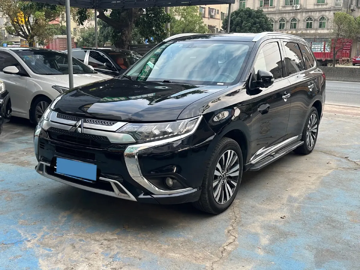 2021 Mitsubishi Outlander 2.4L 192HP L4 CVT,autocango,china used car exporter,china ev exporter,chinese used car exporter,chinese used ev exporter