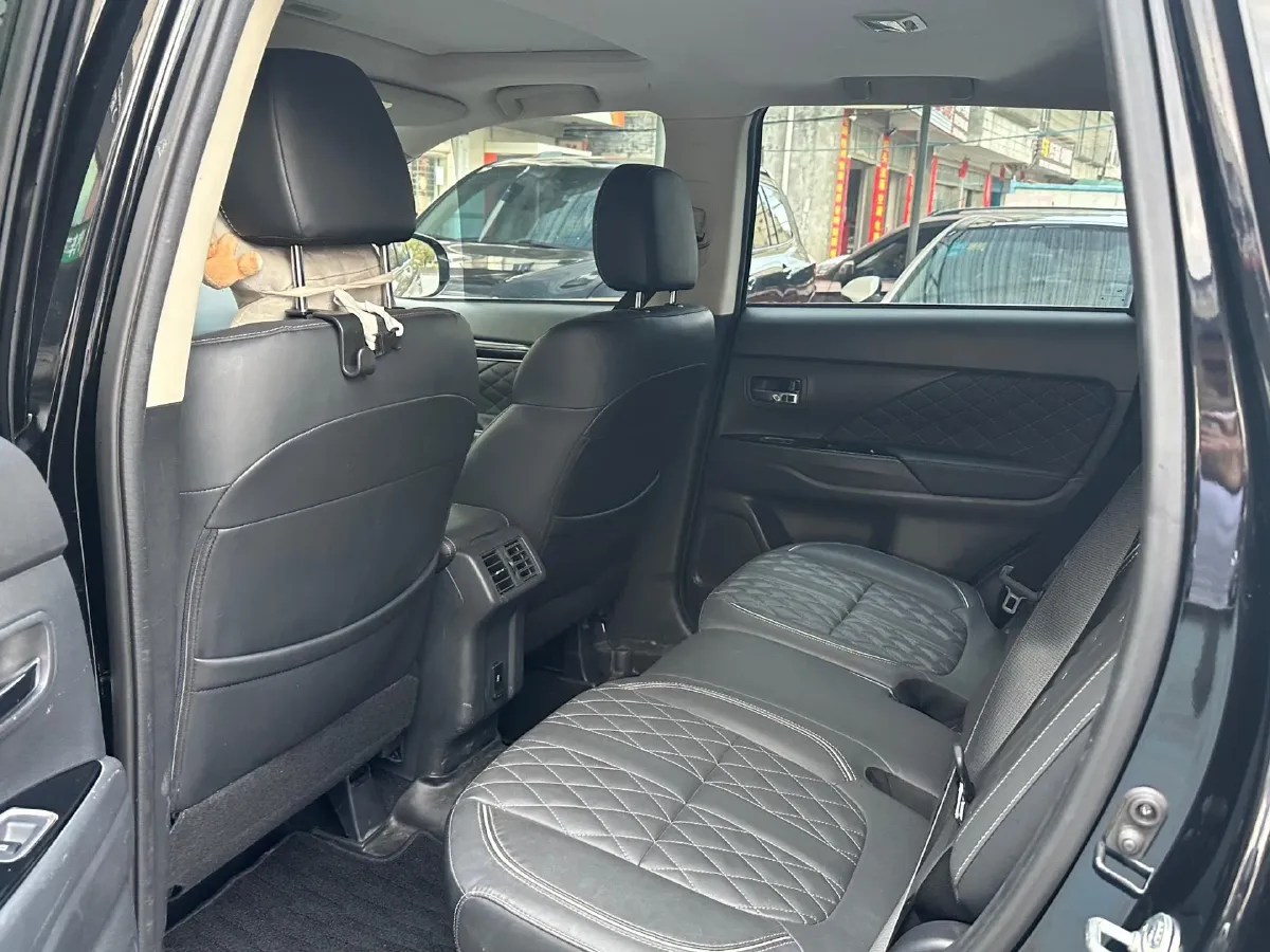 2021 Mitsubishi Outlander 2.4L 192HP L4 CVT,autocango,china used car exporter,china ev exporter,chinese used car exporter,chinese used ev exporter