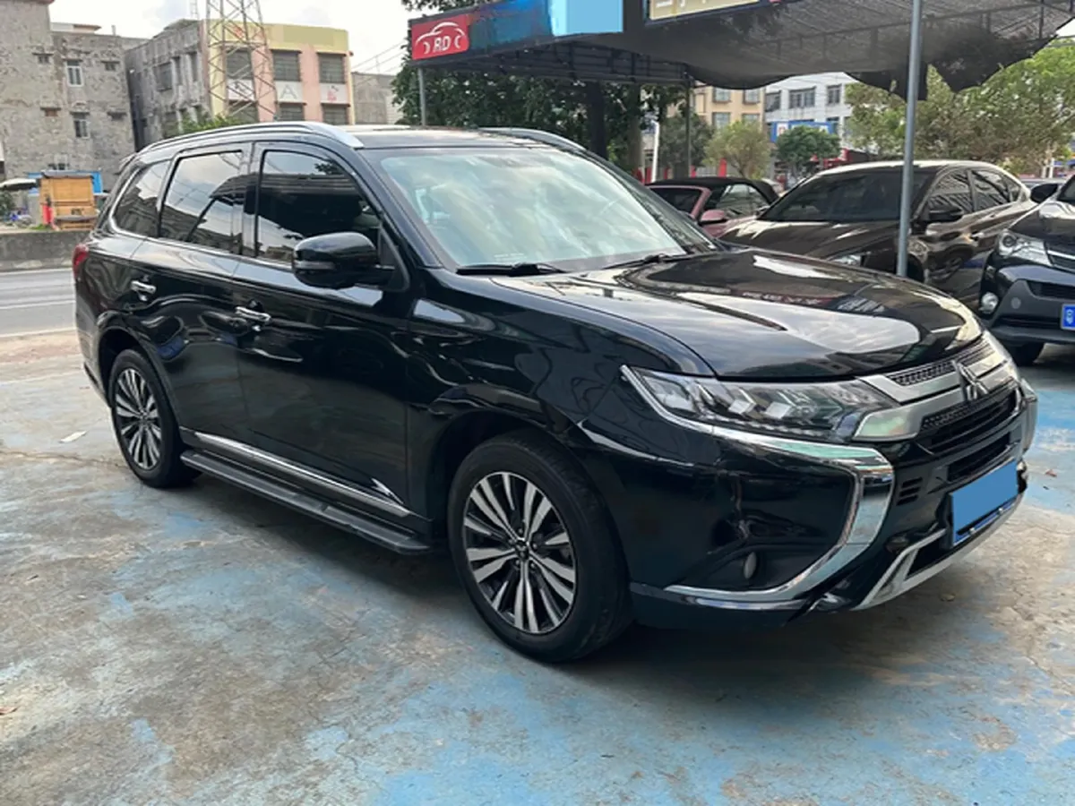 2021 Mitsubishi Outlander 2.4L 192HP L4 CVT,autocango,china used car exporter,china ev exporter,chinese used car exporter,chinese used ev exporter