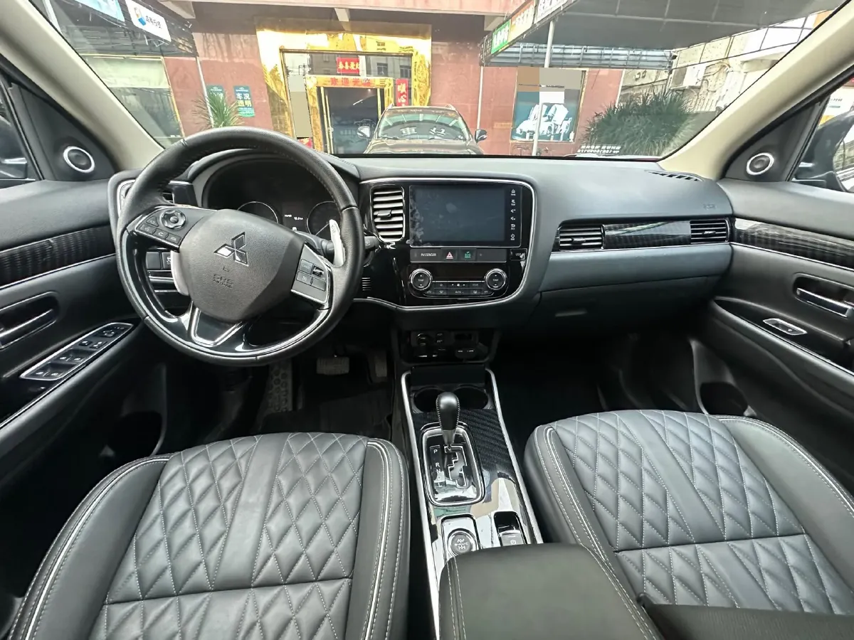 2021 Mitsubishi Outlander 2.4L 192HP L4 CVT,autocango,china used car exporter,china ev exporter,chinese used car exporter,chinese used ev exporter