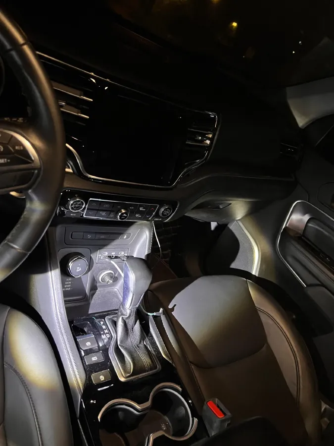 2018 Jeep Grand Commander 2.0T 265HP L4 9AT,autocango,china used car exporter,china ev exporter,chinese used car exporter,chinese used ev exporter