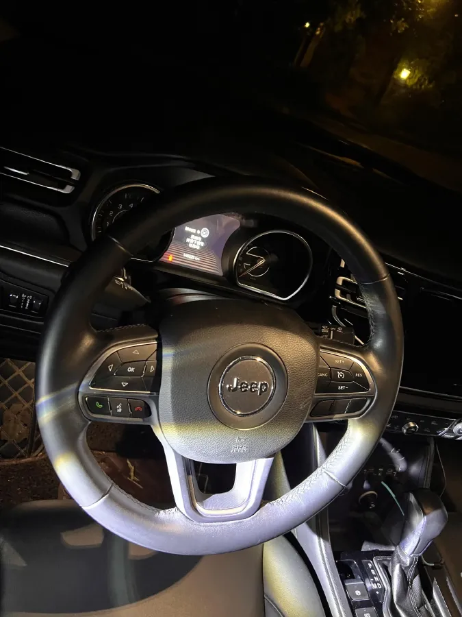 2018 Jeep Grand Commander 2.0T 265HP L4 9AT,autocango,china used car exporter,china ev exporter,chinese used car exporter,chinese used ev exporter