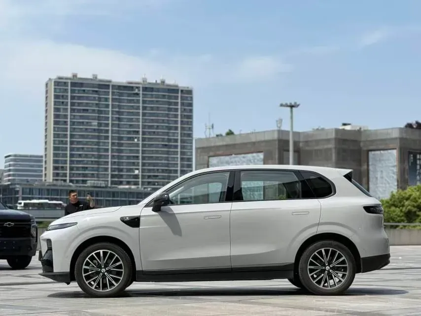 2025 Leapmotor B10 BEV 67.1KWH,autocango,china used car exporter,china ev exporter,chinese used car exporter,chinese used ev exporter