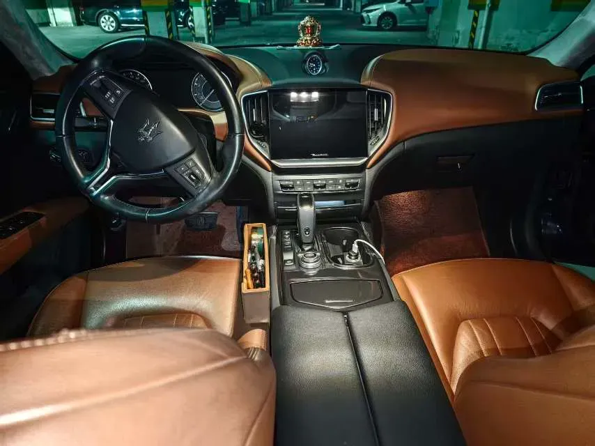 2021 Maserati Ghibli 2.0T 330HP L4 8AT,autocango,china used car exporter,china ev exporter,chinese used car exporter,chinese used ev exporter
