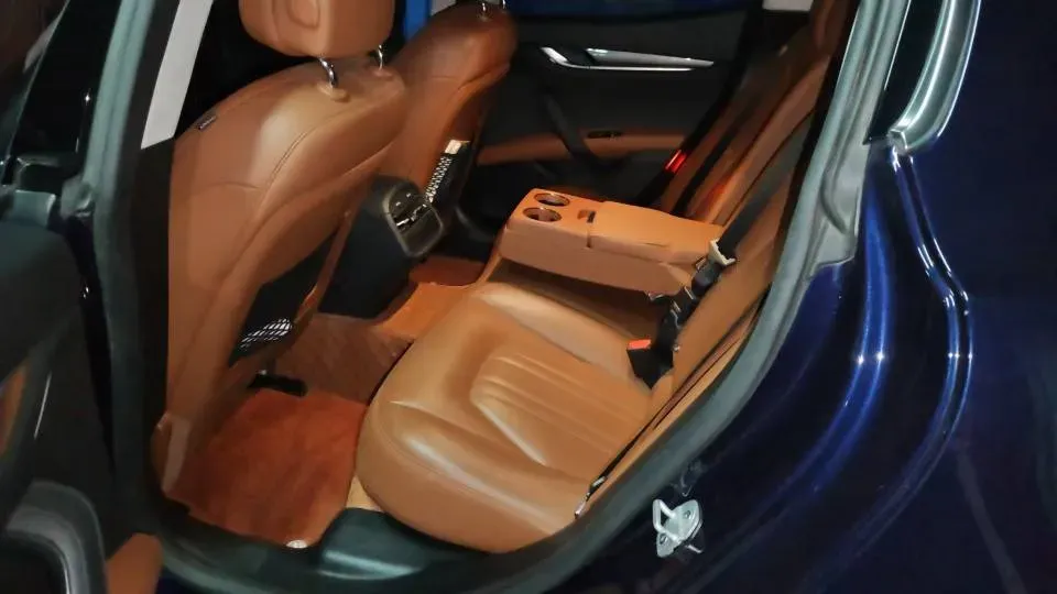 2021 Maserati Ghibli 2.0T 330HP L4 8AT,autocango,china used car exporter,china ev exporter,chinese used car exporter,chinese used ev exporter