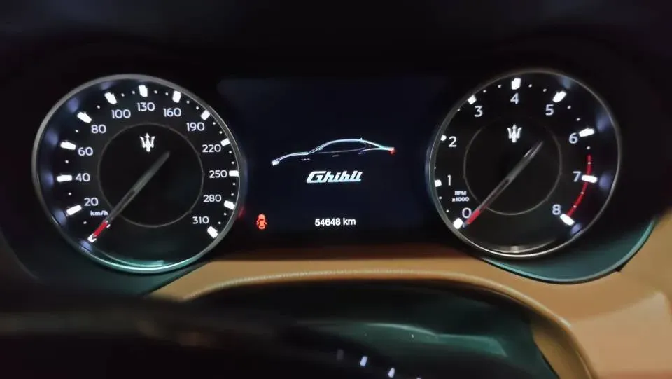 2021 Maserati Ghibli 2.0T 330HP L4 8AT,autocango,china used car exporter,china ev exporter,chinese used car exporter,chinese used ev exporter