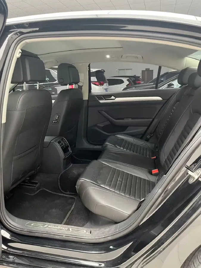 2018 Volkswagen Magotan 1.8T 180HP L4 7DCT,autocango,china used car exporter,china ev exporter,chinese used car exporter,chinese used ev exporter