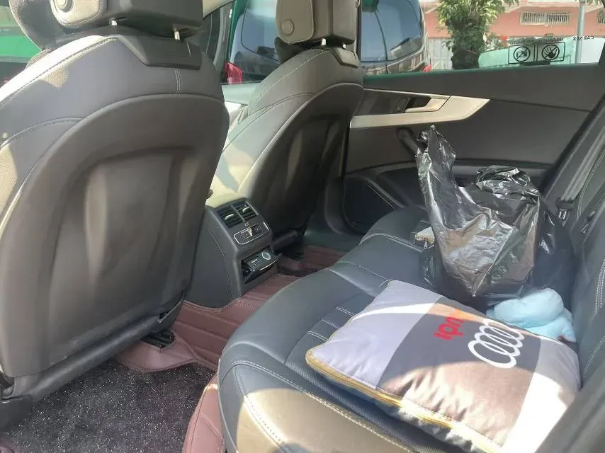 2022 Audi A4L 2.0T 190HP L4 7DCT,autocango,china used car exporter,china ev exporter,chinese used car exporter,chinese used ev exporter