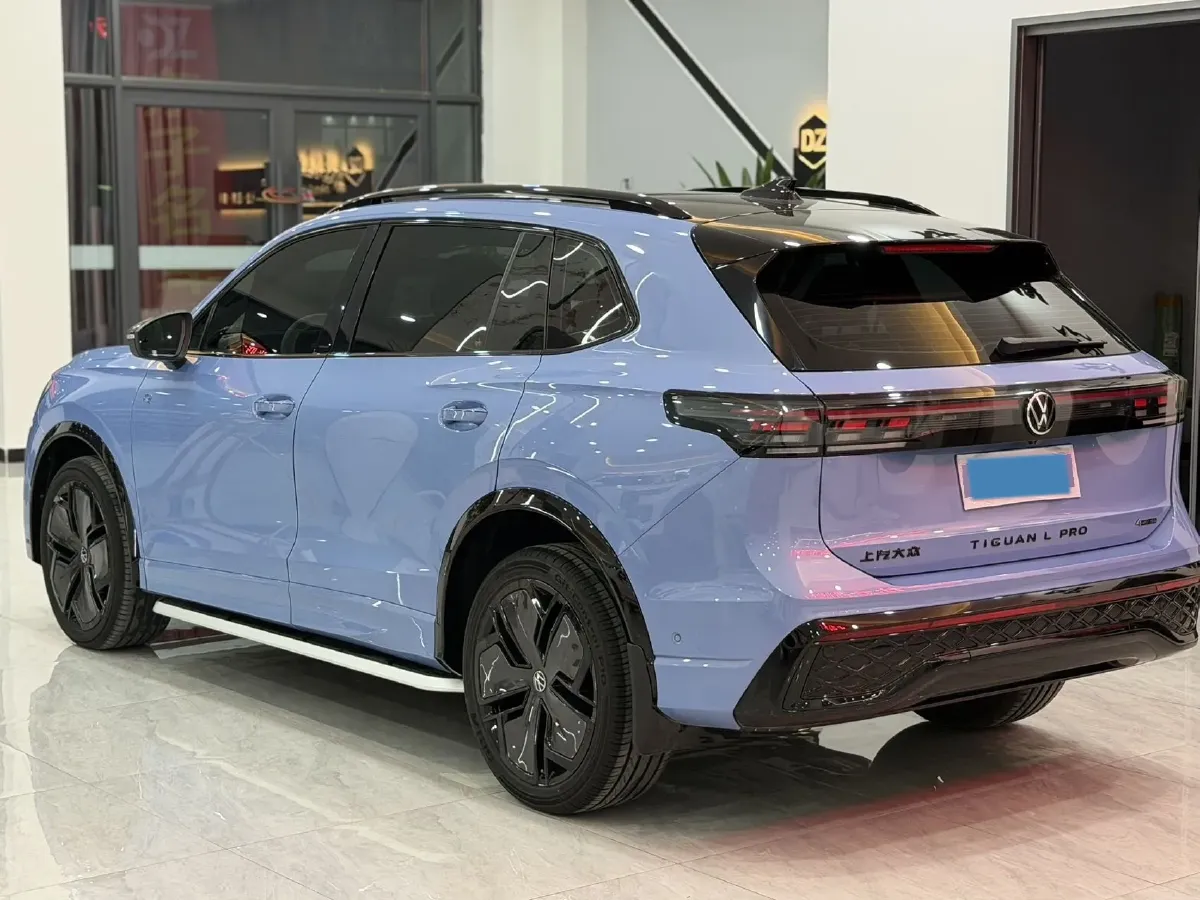 2024 Volkswagen Tiguan L 2.0T 220HP L4 7DCT,autocango,china used car exporter,china ev exporter,chinese used car exporter,chinese used ev exporter