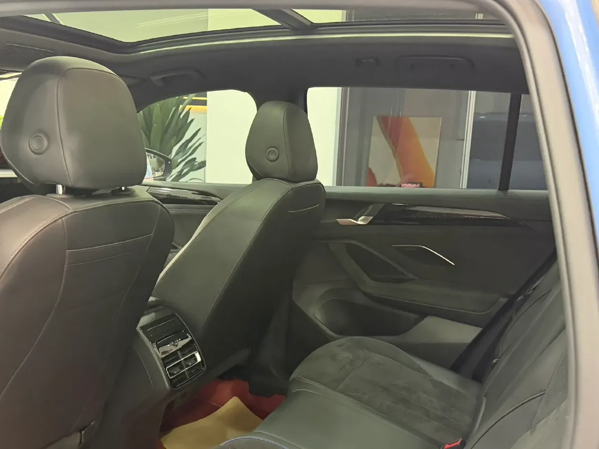 2024 Volkswagen Tiguan L 2.0T 220HP L4 7DCT,autocango,china used car exporter,china ev exporter,chinese used car exporter,chinese used ev exporter