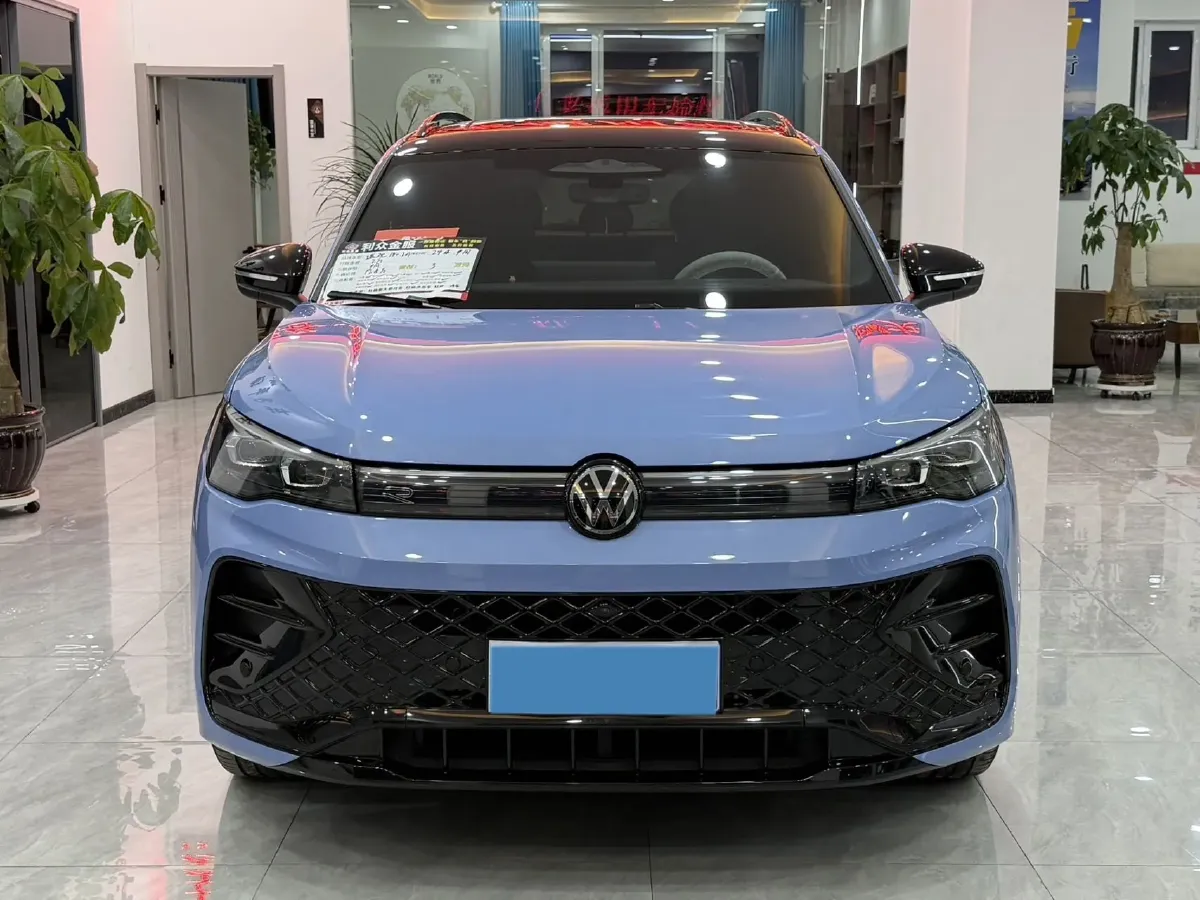 2024 Volkswagen Tiguan L 2.0T 220HP L4 7DCT,autocango,china used car exporter,china ev exporter,chinese used car exporter,chinese used ev exporter