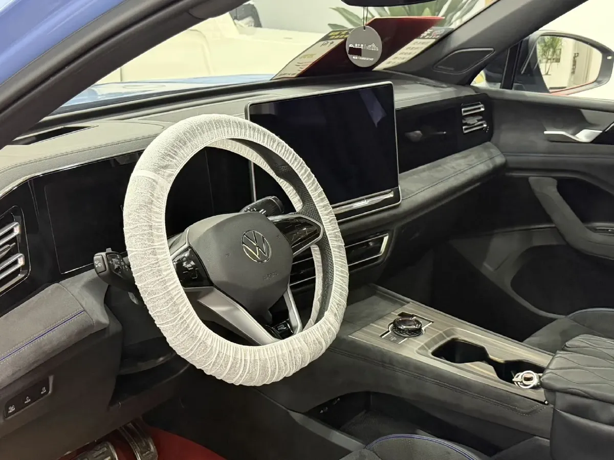 2024 Volkswagen Tiguan L 2.0T 220HP L4 7DCT,autocango,china used car exporter,china ev exporter,chinese used car exporter,chinese used ev exporter