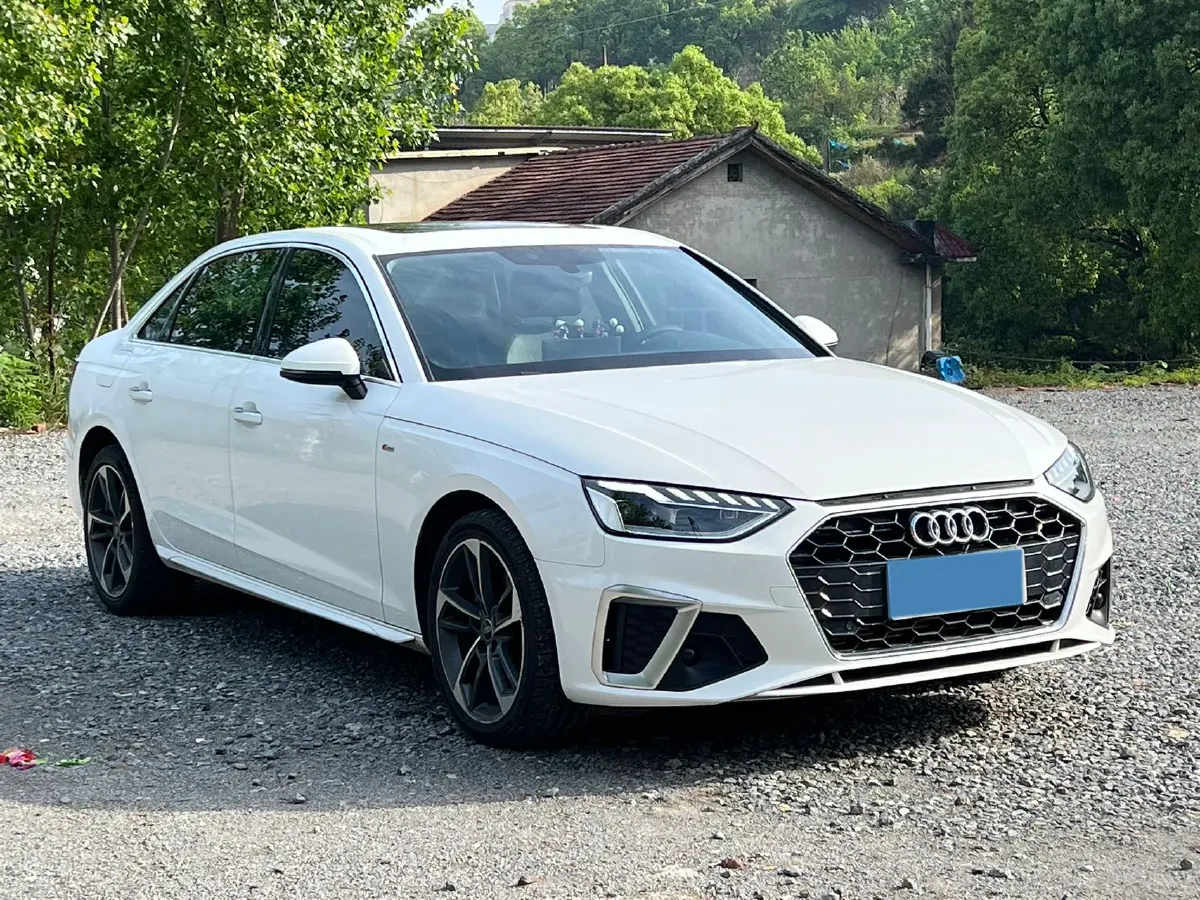 2022 Audi A4L 2.0T 190HP L4 7DCT,autocango,china used car exporter,china ev exporter,chinese used car exporter,chinese used ev exporter