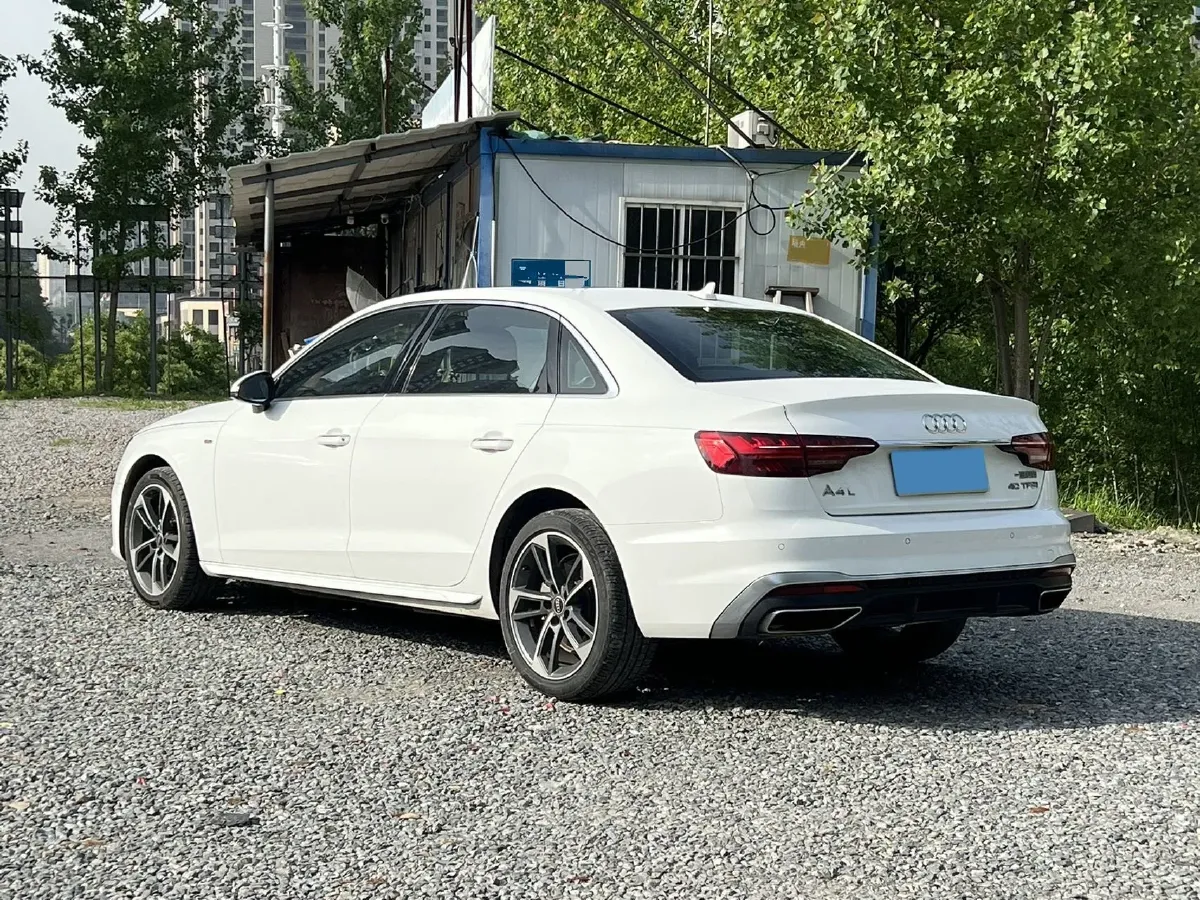 2022 Audi A4L 2.0T 190HP L4 7DCT,autocango,china used car exporter,china ev exporter,chinese used car exporter,chinese used ev exporter