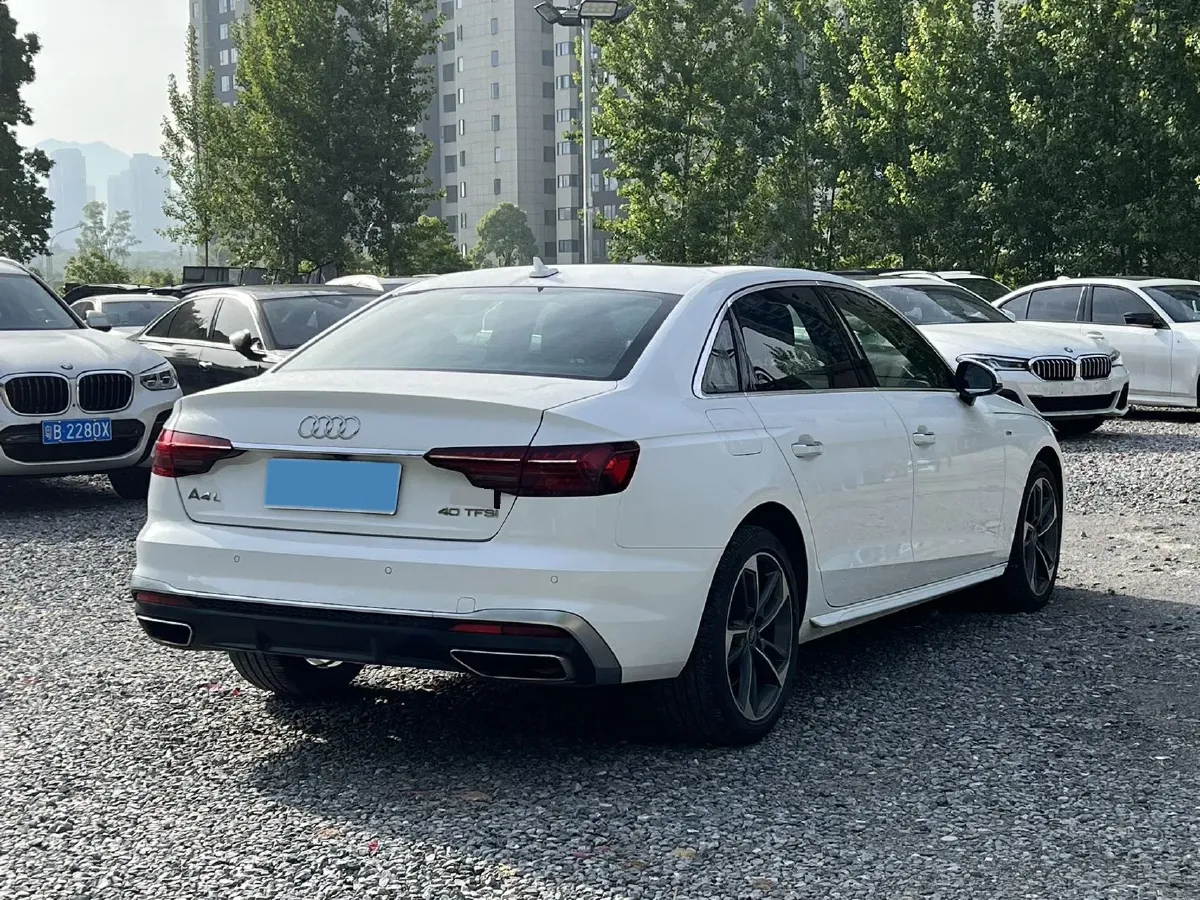 2022 Audi A4L 2.0T 190HP L4 7DCT,autocango,china used car exporter,china ev exporter,chinese used car exporter,chinese used ev exporter