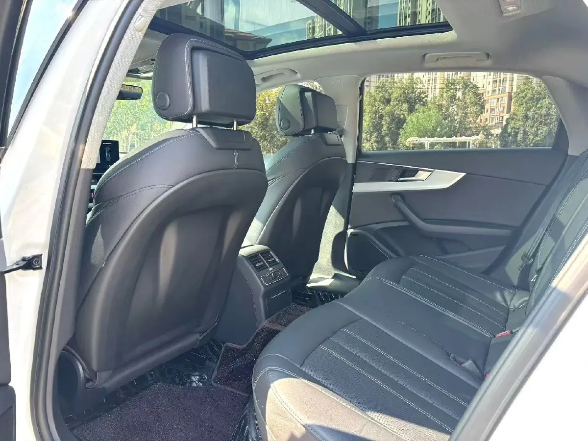 2022 Audi A4L 2.0T 190HP L4 7DCT,autocango,china used car exporter,china ev exporter,chinese used car exporter,chinese used ev exporter