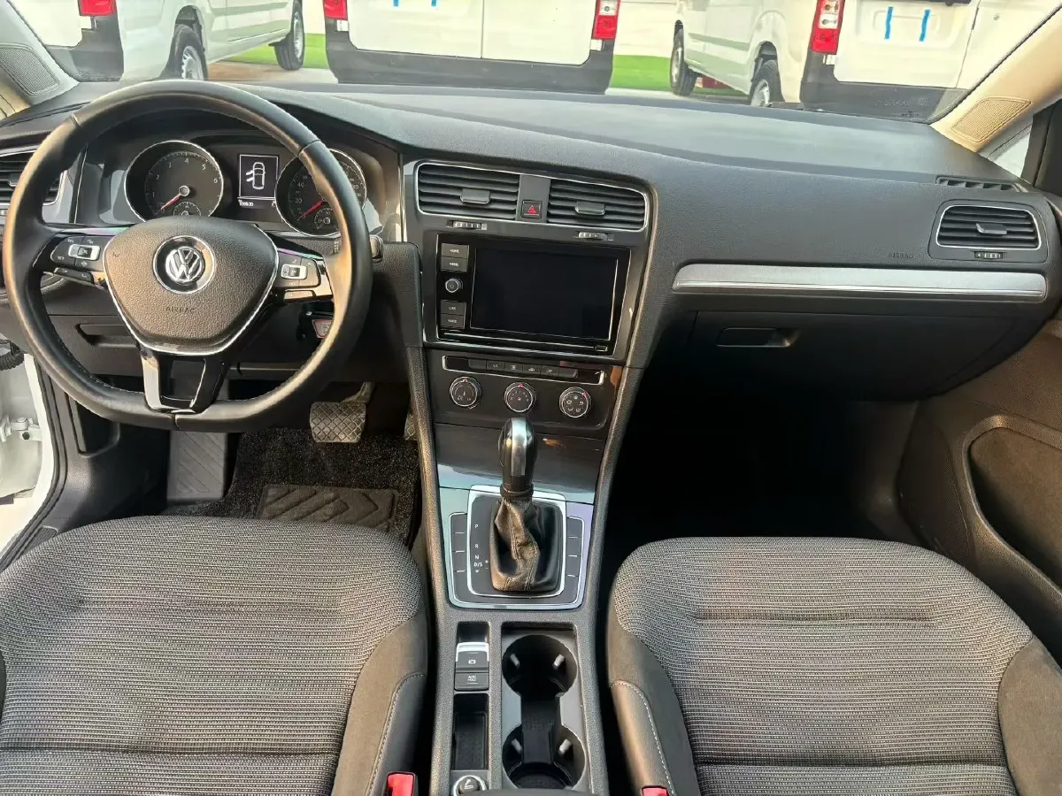 2018 Volkswagen Golf 1.6L 110HP L4 6AT,autocango,china used car exporter,china ev exporter,chinese used car exporter,chinese used ev exporter