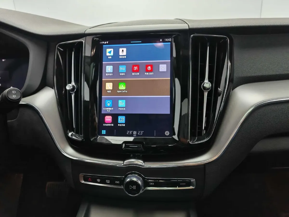 2025 Volvo XC60 2.0T 250HP L4 8AT,autocango,china used car exporter,china ev exporter,chinese used car exporter,chinese used ev exporter