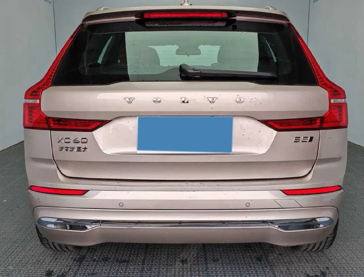 2025 Volvo XC60 2.0T 250HP L4 8AT,autocango,china used car exporter,china ev exporter,chinese used car exporter,chinese used ev exporter