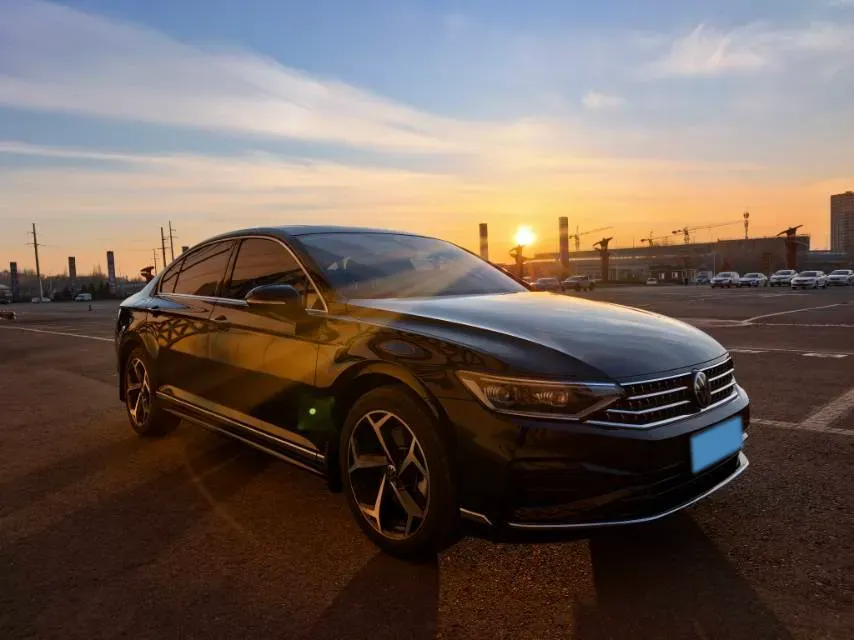 2025 Volkswagen Magotan 2.0T 186HP L4 7DCT,autocango,china used car exporter,china ev exporter,chinese used car exporter,chinese used ev exporter