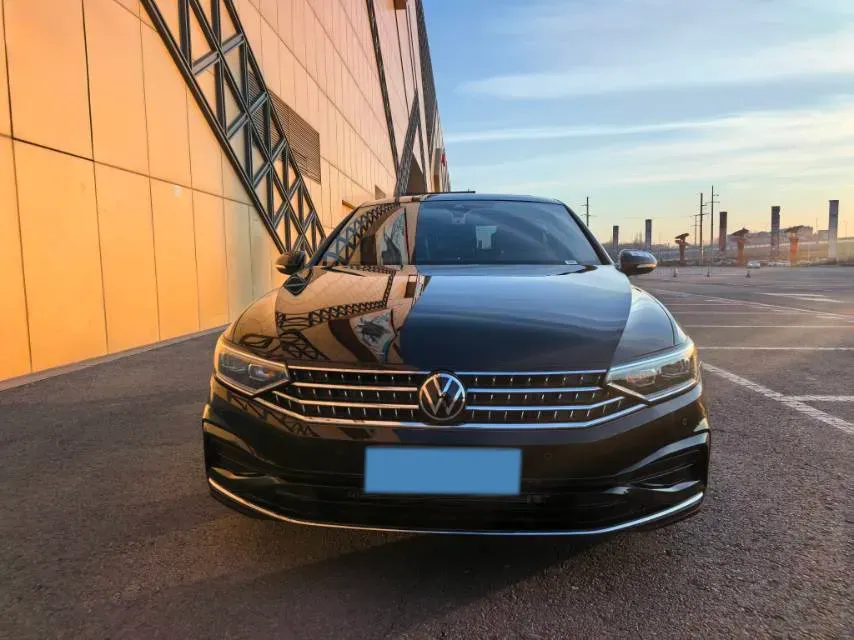 2025 Volkswagen Magotan 2.0T 186HP L4 7DCT,autocango,china used car exporter,china ev exporter,chinese used car exporter,chinese used ev exporter