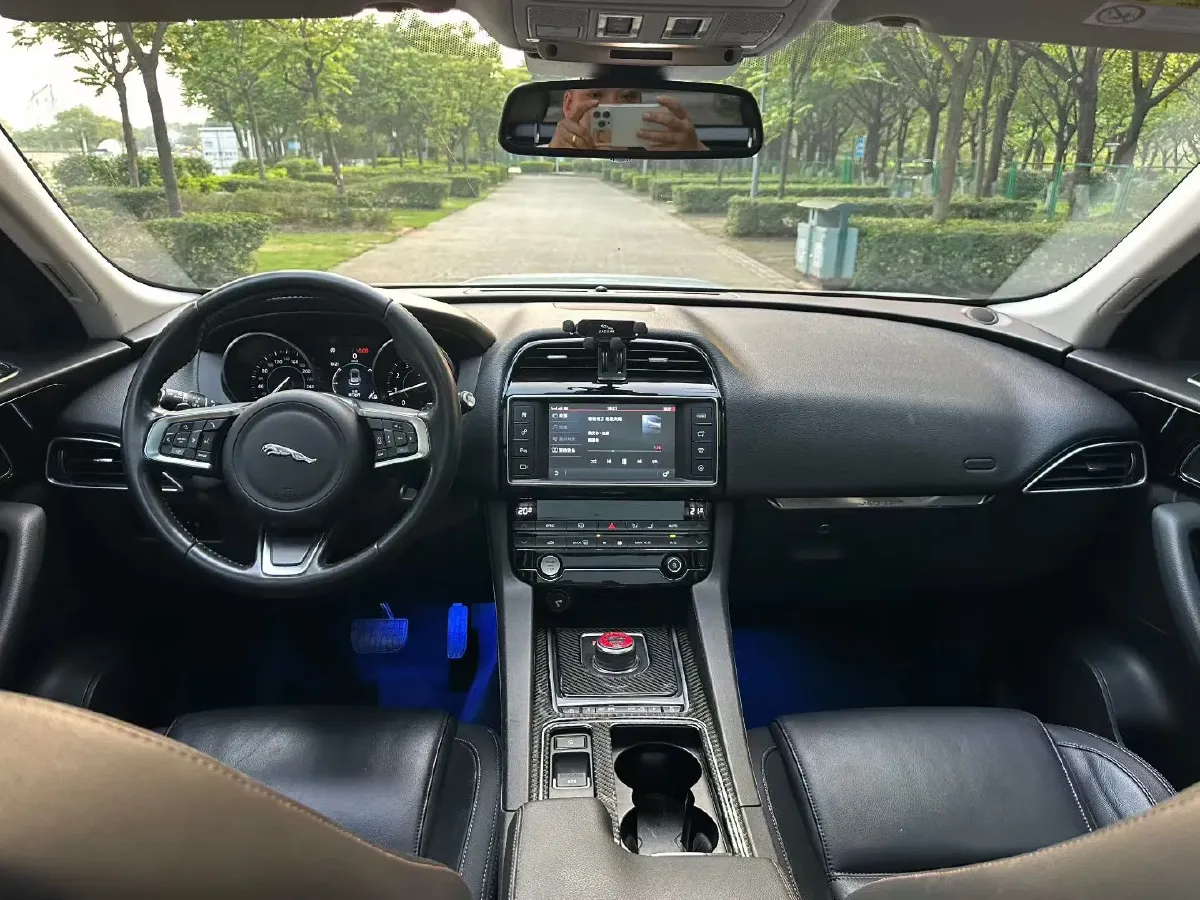 2018 Jaguar F-PACE 2.0T 250HP L4 8AT,autocango,china used car exporter,china ev exporter,chinese used car exporter,chinese used ev exporter