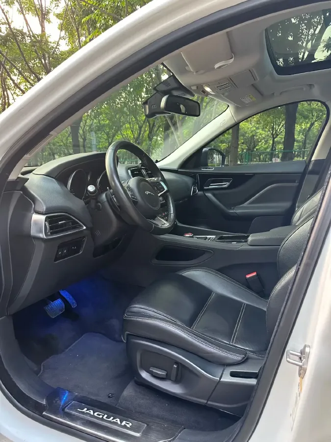 2018 Jaguar F-PACE 2.0T 250HP L4 8AT,autocango,china used car exporter,china ev exporter,chinese used car exporter,chinese used ev exporter