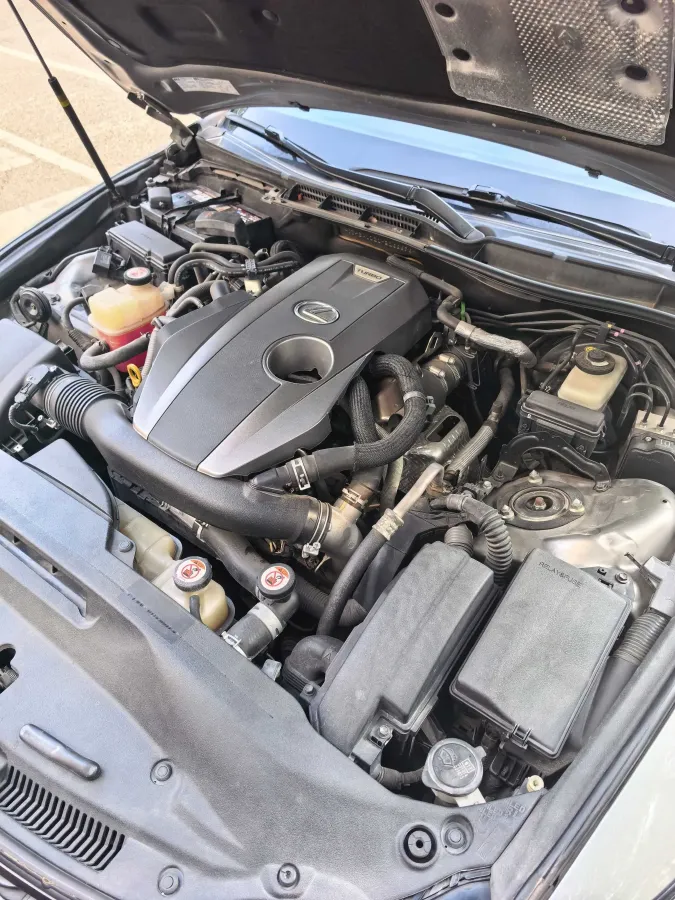 2017 Lexus IS 2.0T 245HP L4 8AT,autocango,china used car exporter,china ev exporter,chinese used car exporter,chinese used ev exporter