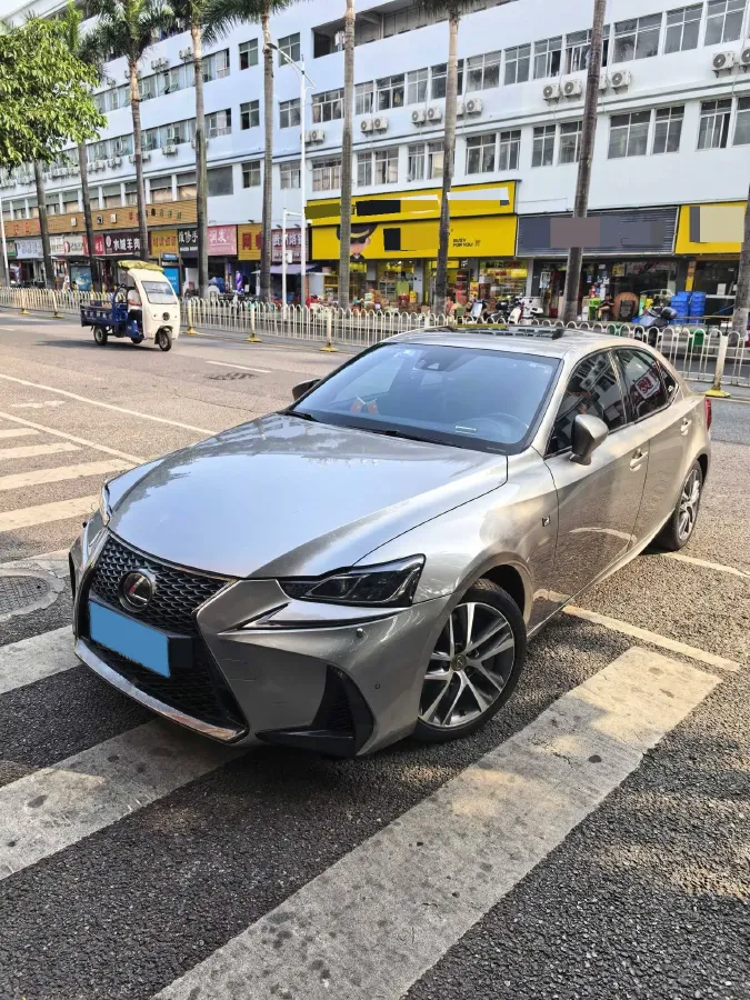 2017 Lexus IS 2.0T 245HP L4 8AT,autocango,china used car exporter,china ev exporter,chinese used car exporter,chinese used ev exporter