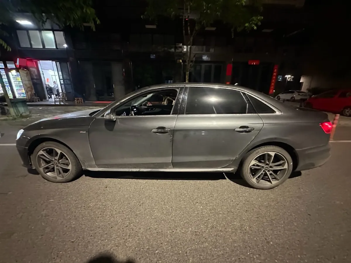 2022 Audi A4L 2.0T 190HP L4 7DCT,autocango,china used car exporter,china ev exporter,chinese used car exporter,chinese used ev exporter