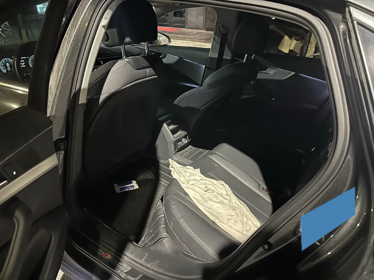 2022 Audi A4L 2.0T 190HP L4 7DCT,autocango,china used car exporter,china ev exporter,chinese used car exporter,chinese used ev exporter