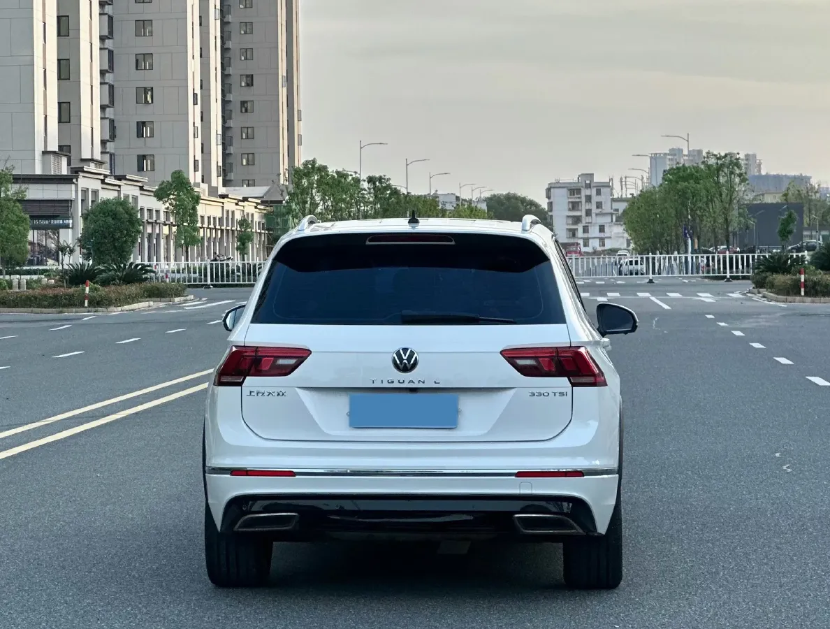 2021 Volkswagen Tiguan L 2.0T 186HP L4 7DCT,autocango,china used car exporter,china ev exporter,chinese used car exporter,chinese used ev exporter